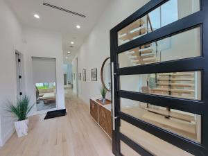 Dallas Luxury Modern House by Dallas Love Airport