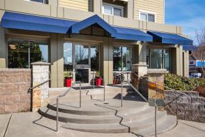 Marshall Suites Bainbridge Island, SureStay Collection by BW