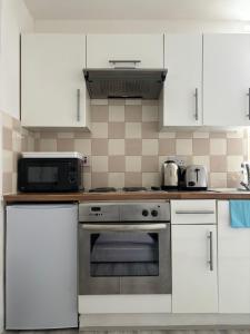 1 bed flat close to Luton airport sleeps 4