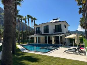 Villa Breeze - Luxury 4BR Villa - River 50m