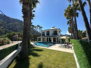 Villa Breeze - Luxury 4BR Villa - River 50m