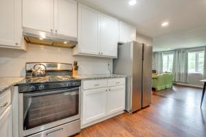 Inviting Home w Backyard: 8 Mi to Dtwn Atlanta!