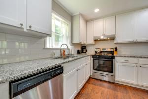 Inviting Home w Backyard: 8 Mi to Dtwn Atlanta!