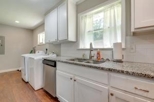 Inviting Home w Backyard: 8 Mi to Dtwn Atlanta!