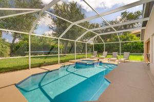 4 Mi to Beaches Fort Myers Escape with Patio - 4hvězdičkové hotely ve městě Fort Myers