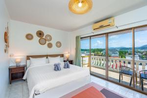 Kata Hill Sea View Hotel