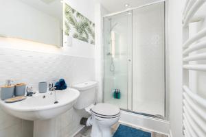 2BR 2BA Apartment Sleeps up to 5 With a Parking Bay