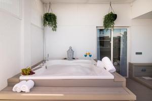 Luxury Penthouse with Jacuzzi & Large Terraces by Passeig de Gràcia