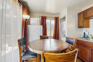 Meadow-Front Metcalf Bay Gem #542