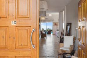 Villa Thea, Luxury Cliff Sea View