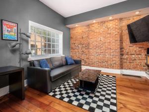 Pet-Friendly German Village Haus Wifi Walkable