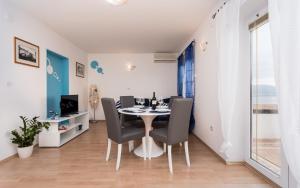 Apartman Izi 3 u Korniću na otoku Krku-plavi