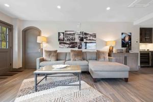 Lodge Tower 677 Three Bedroom Residence