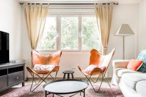 Charming Apartment With Vibrant Accents