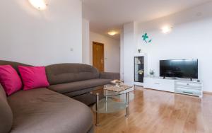 Apartman Izi 4 with sea view-zeleni