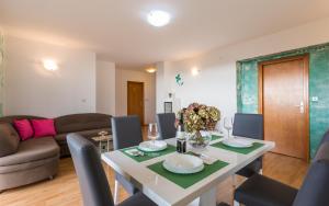 Apartman Izi 4 with sea view-zeleni