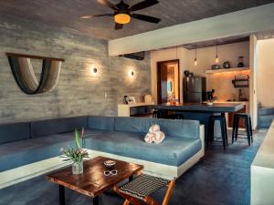 Villa Gato Surf Houses grande 4-6 personas, Starlink, AC, alberca, 50 m del spot La Saladita