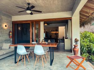 Villa Gato Surf Houses grande 4-6 personas, Starlink, AC, alberca, 50 m del spot La Saladita