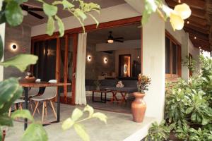 Villa Gato Surf Houses grande 4-6 personas, Starlink, AC, alberca, 50 m del spot La Saladita