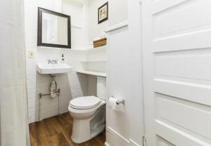 Cozy 2 Bed, 1 Bath Retreat Near Baylor Hospital