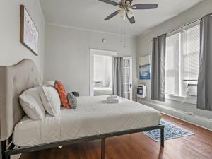 Cute 2 Bed, 1 Bath Retreat Near Baylor Hospital