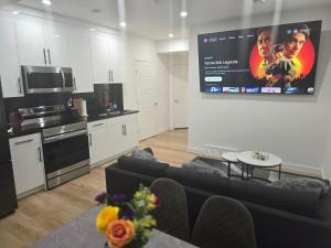 Cozy 2-Bedroom Basement Suite Just Minutes from the Airport