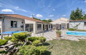 Maisons de vacances Gorgeous Home In Clavette : photos des chambres