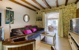 Maisons de vacances Gorgeous Home In Clavette : photos des chambres