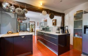 Maisons de vacances Gorgeous Home In Clavette : photos des chambres