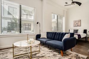 Boulevard Stays Walk to Downtown STU SoCo Pool Parking Gym 03