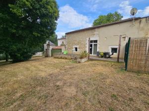 Villas Maison de caractere - Jardin - Proche Angouleme : photos des chambres