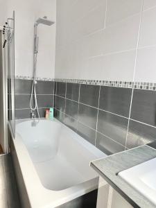 Sejours chez l'habitant Chambre privee - Proche Lille : Chambre Simple avec Salle de Bains Commune