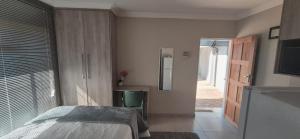 Ekuhlaleni a home away from home R7