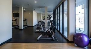 Boulevard Stays Prime SoCo 2BR Walk Downtown Pool Gym Parking