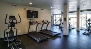 Boulevard Stays Prime SoCo 2BR Walk Downtown Pool Gym Parking