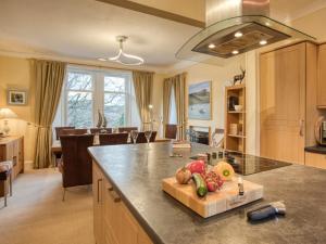 4 Bed in Glendale CA363