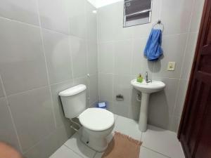 Quarto Casas na Praça Serra Grande