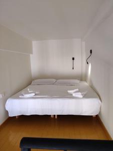 Stylish Duplex for 6, Central