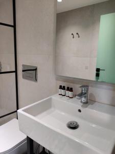 Stylish Duplex for 6, Central