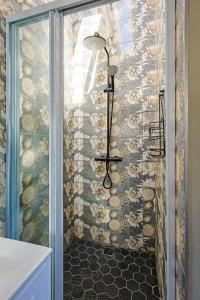 New Mountain Retreat with Scenic Views