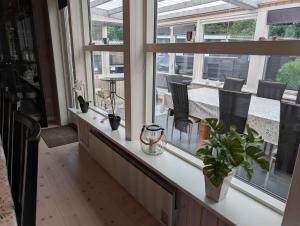 Charming Cottage With Large Fenced Garden