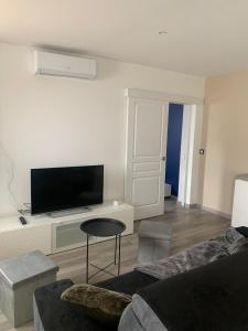 Appartements Maison, Parking prive, Climatisation ! : photos des chambres