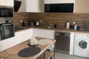 Appartements Maison, Parking prive, Climatisation ! : photos des chambres