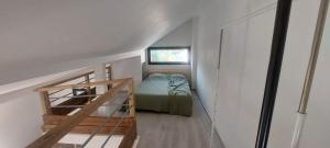 Appartements APPARTEMENT 4 PERSONNES 100 metres du Lac jardin prive : photos des chambres