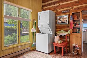 Sunset Shores - Kangaroo Kabin #6 by Simple Life Rentals