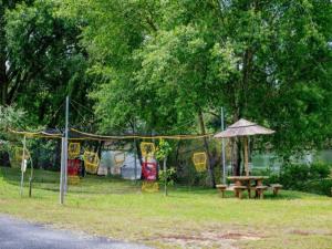 Campings Mobil-home cosy pour 2 avec terrasse a Saint-Sornin - API-1-52-546 : photos des chambres