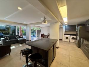 apartamento 2 habitaciones, aire acondicionado, 2 camas dobles, Patio privado