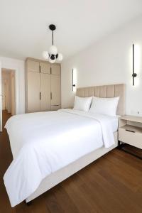 I&I Tesla Apartment III