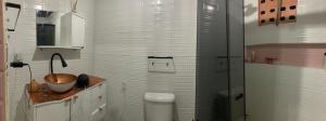 Quarto triplo com banheiro em casa compartilhada COP 30
