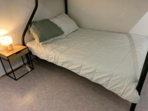 Sejours chez l'habitant Chambre Spacieuse pour Familles ou Groupes 5 Pers plus Bebe : photos des chambres